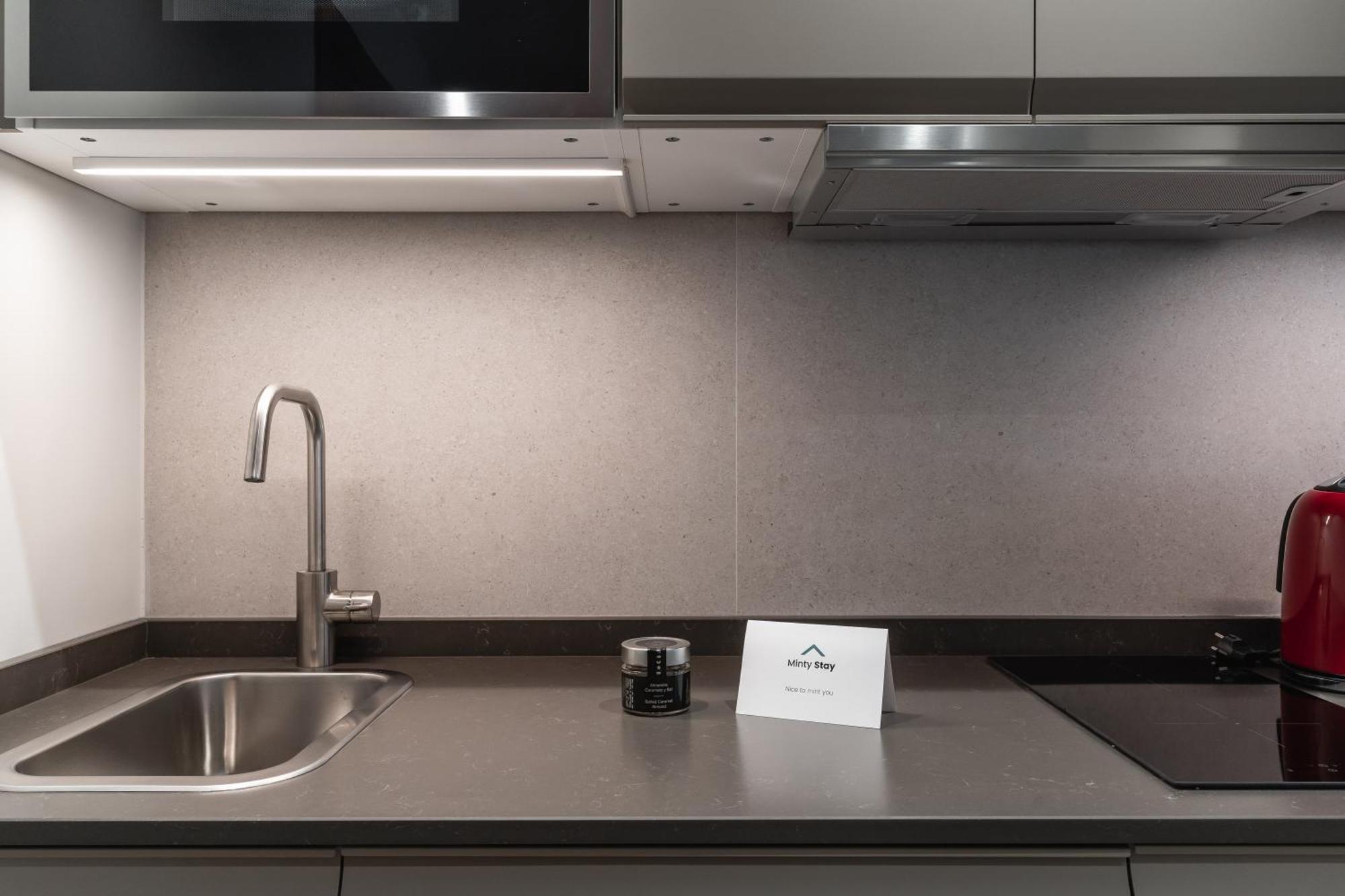 Laurel-Mintystay Apartments มาดริด ภายนอก รูปภาพ