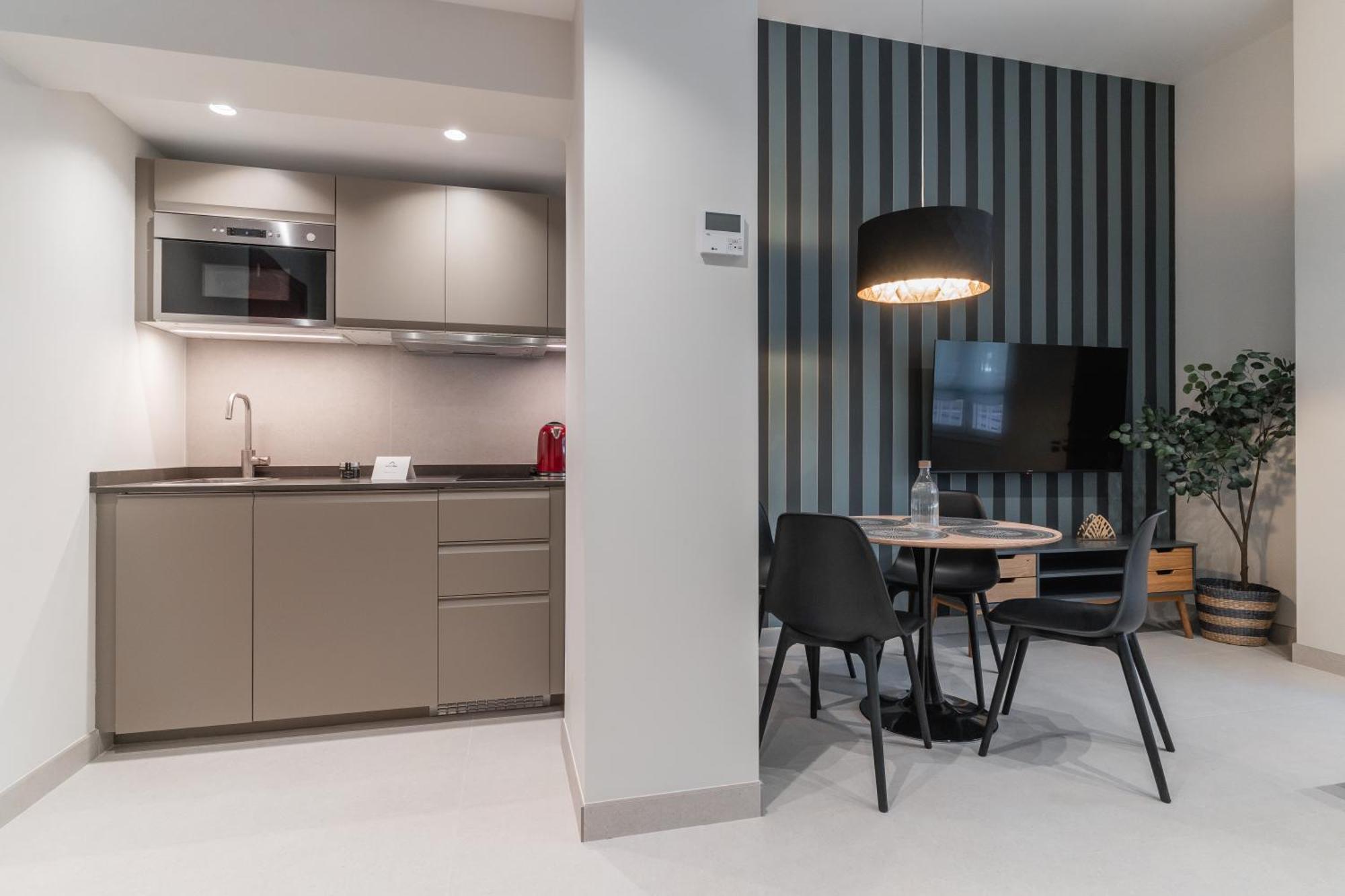 Laurel-Mintystay Apartments มาดริด ภายนอก รูปภาพ